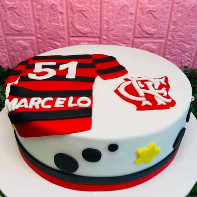 30 bolo decorado Flamengo em pasta americana @mi delicias
