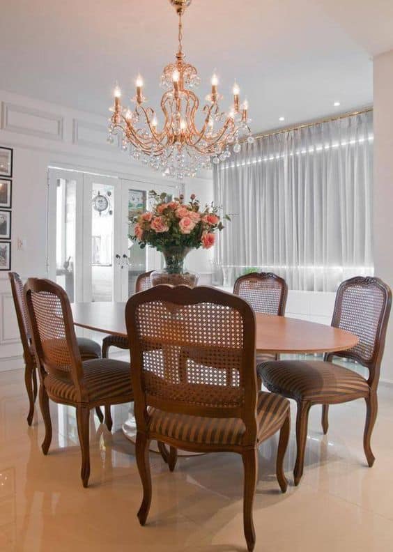 39 sala de jantar clássica com lustre Pinterest