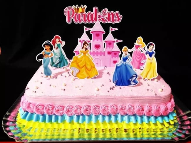5 bolo retangular princesas @sarinha bolos