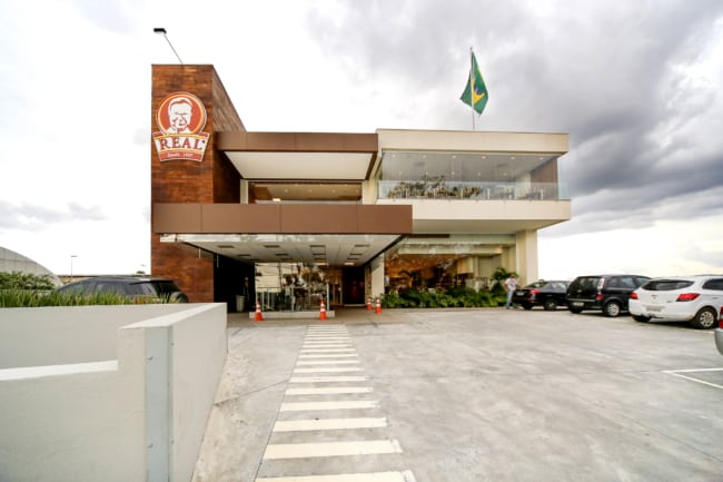 5 fachada de padaria grande e moderna Beto Madureira Arquitetura