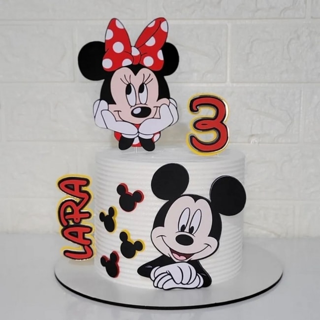 54 bolo com toppers Minnie e Mickey @pamela confeitaria