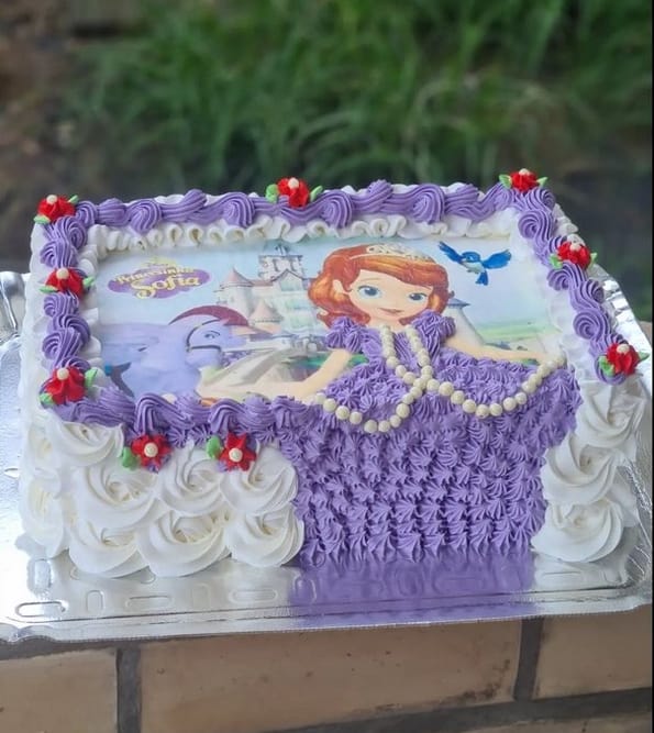6 bolo quadrado da Princesinha Sofia @daia bolos doces
