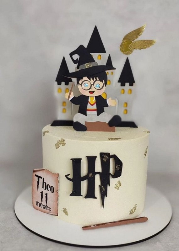 65 bolo mesversário Harry Potter baby @bruna papelariapersonalizada