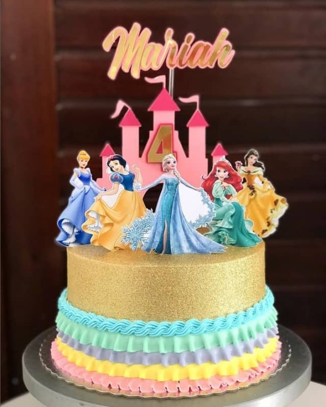 8 bolo com glitter princesas @maedabiabrigadeiria