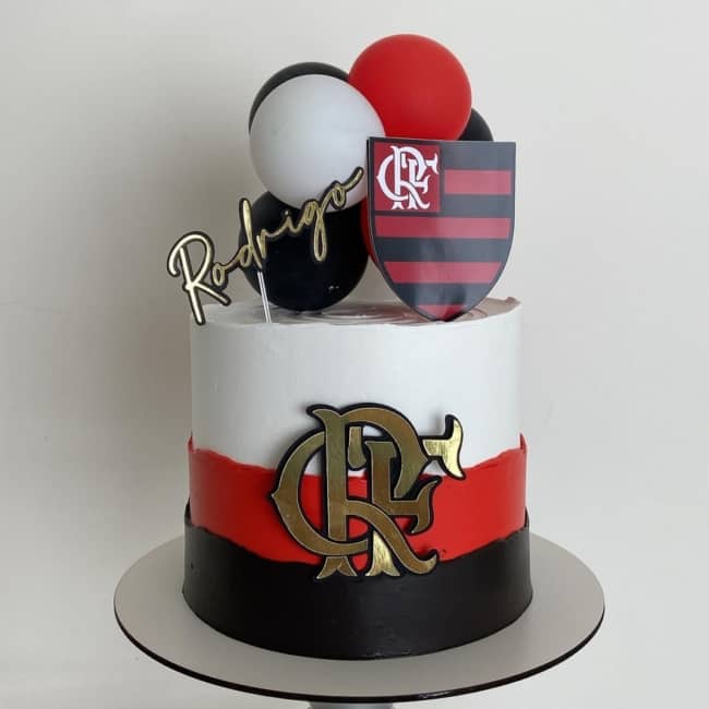 9 bolo Flamengo decorado com balões @pri sweets
