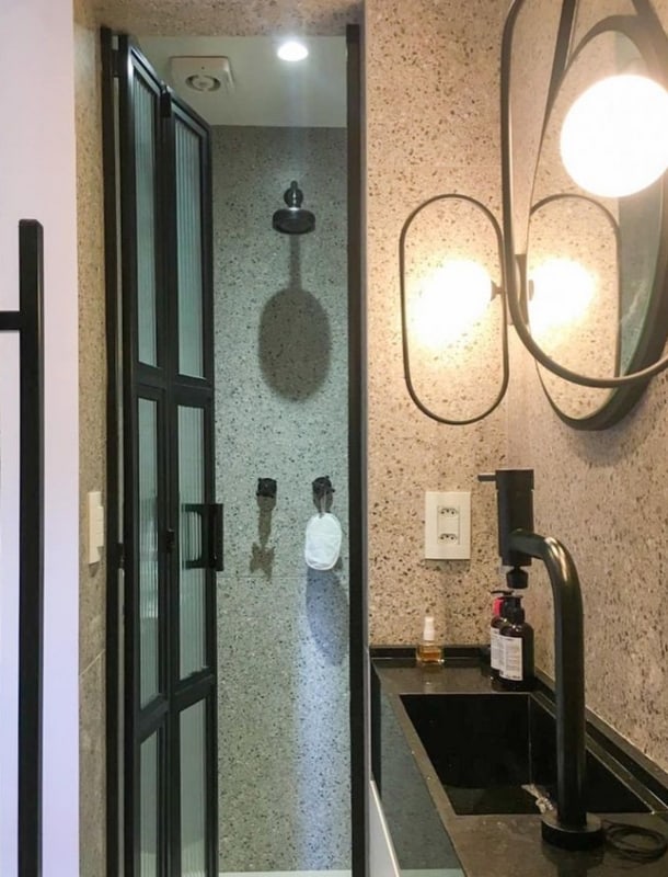 1 banheiro com porcelanato granilite Palladio Cinza Eliane @estudio taco