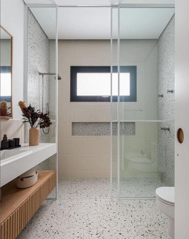 17 banheiro com porcelanato granilite @dudasennaarquitetura