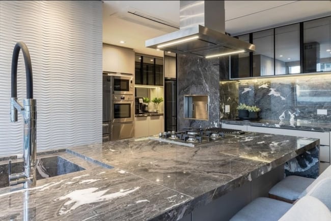 22 cozinha com mármore cinza Michelangelo Grigio @luarakuhninteriores