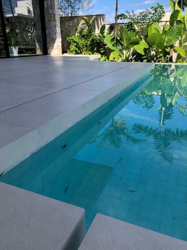 23 piscina com borda de porcelanato @studio artisan