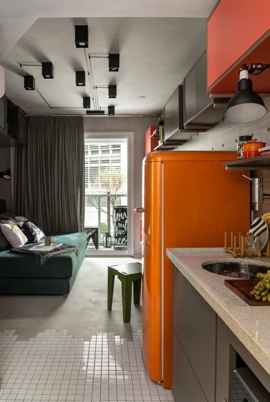 32 apartamento studio com detalhes coloridos Casa Abril