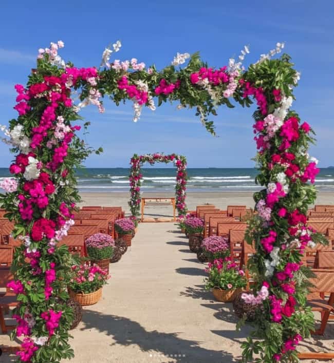 38 decoração com flores casamento na praia @araujo deyvid