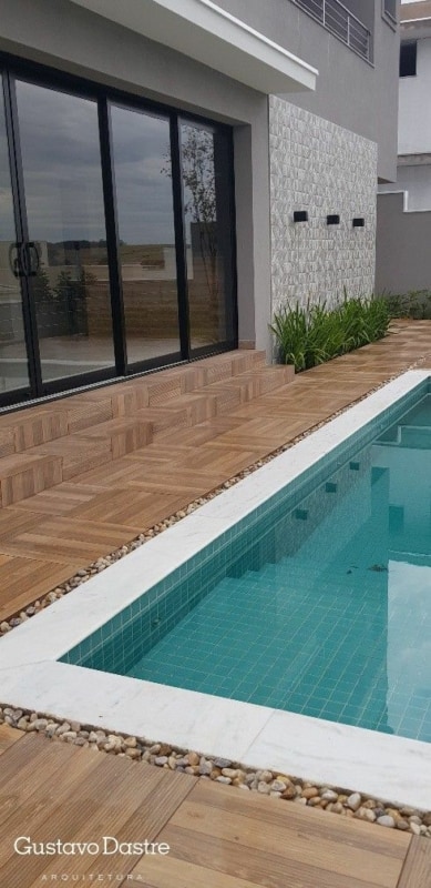 4 deck de porcelanato amadeirado piscina Gustavo Dastre Arquitetura