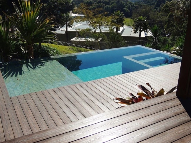 17 piscina moderna com deck de madeira plástica @ciclowood