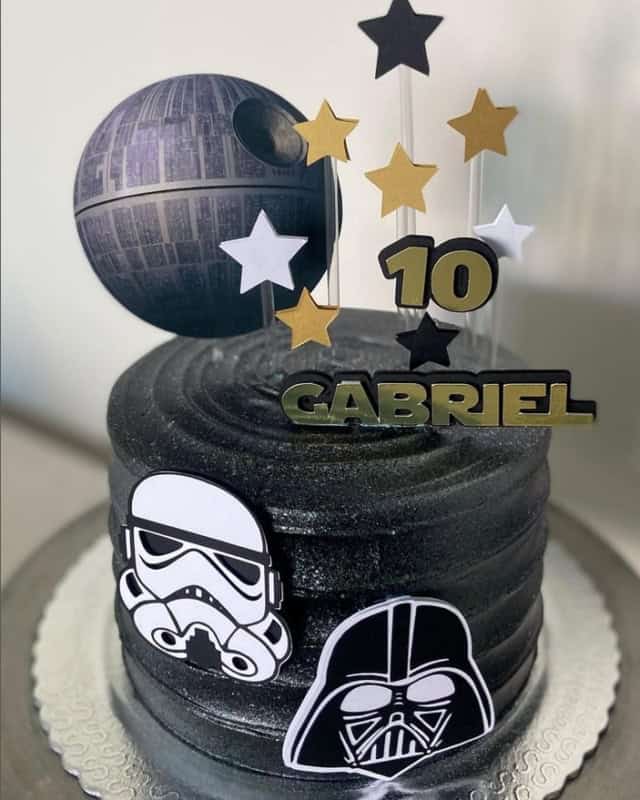 1 bolo preto e simples Star Wars @donaraposabolos