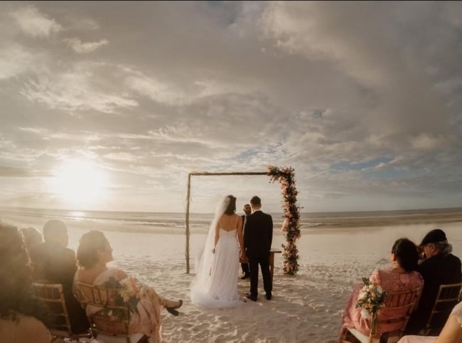 15 casamento na praia com pôr do sol @paraguassufotografia
