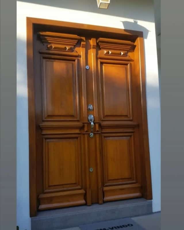 28 porta de entrada em madeira @casaraoantiguidadesgibi