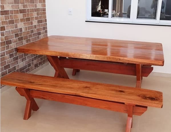 1 mesa com bancos em eucalipto @madei reiracoelho
