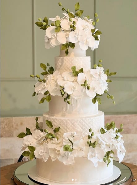 16 bolo de casamento com flores de açúcar @meubolomagicobh