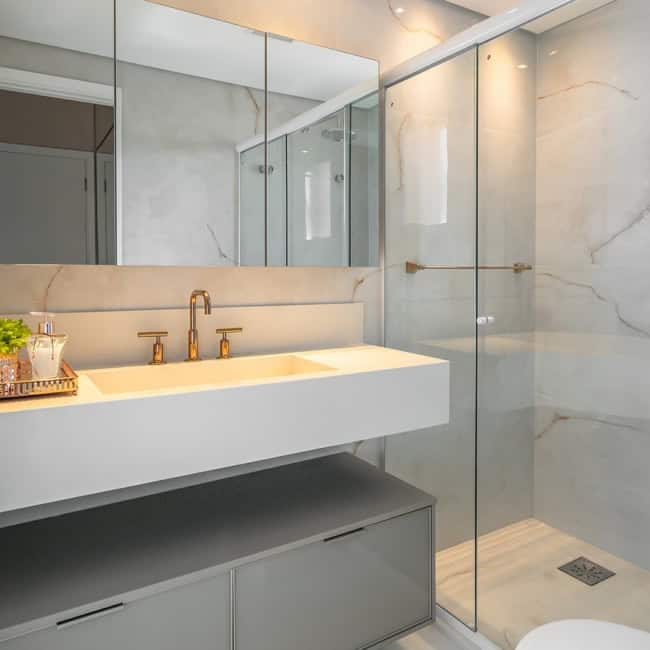 2 banheiro moderno com bancada de mármore branco prime @pedrasul pedras revestimentos