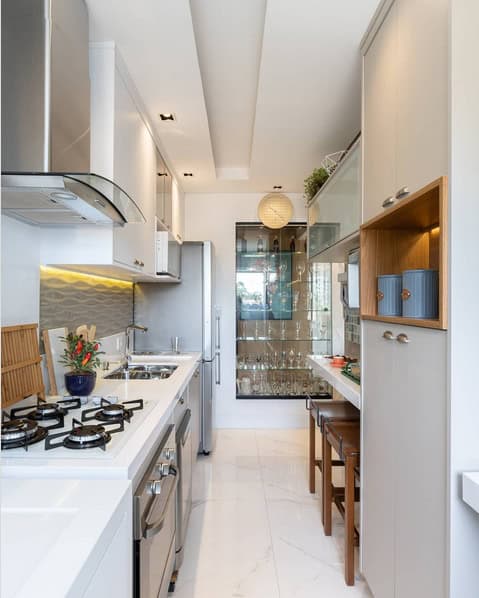 23 cozinha moderna com bancada branco prime @ligia interiores
