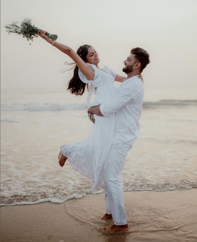 3 fotos ensaio pré wedding na praia @sahilkadamphotography co