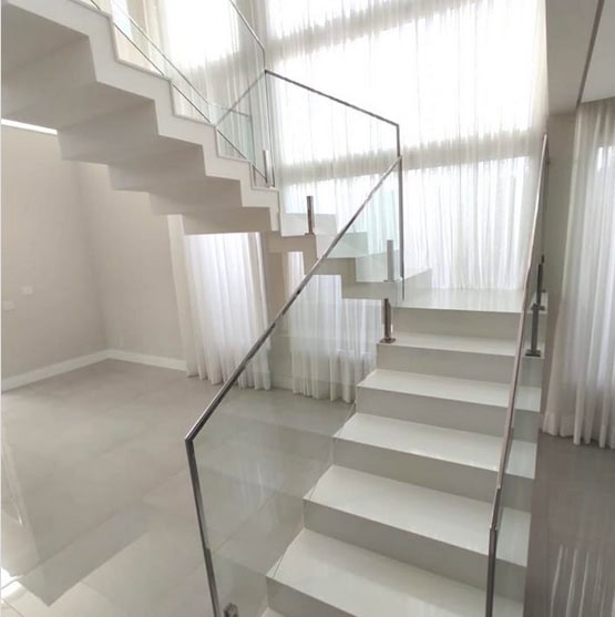 30 escada moderna em branco prime @marmorariamogimirim