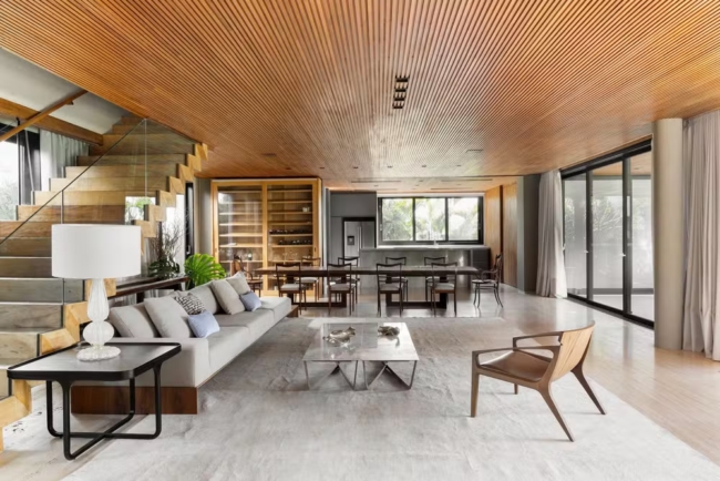 16 forro moderno de madeira tauari Casa Vogue