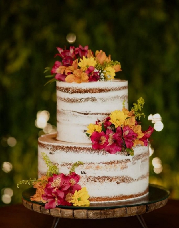 49 bolo com flores casamento no campo @liviaabreubolos