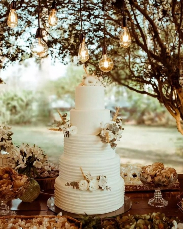 52 bolo de casamento no campo @amaresiafotografia