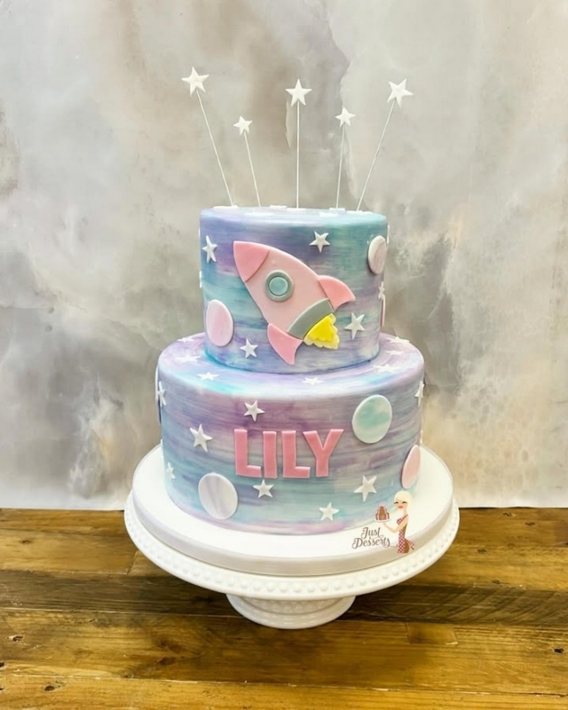 13 bolo galáxia feminino @justdessertsbyjess