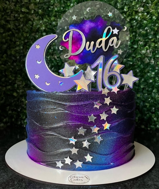 22 bolo galáxia feminino @ leticiacakess