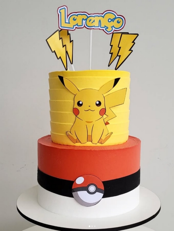 32 bolo Pikachu 2 andares @andressacostacakess