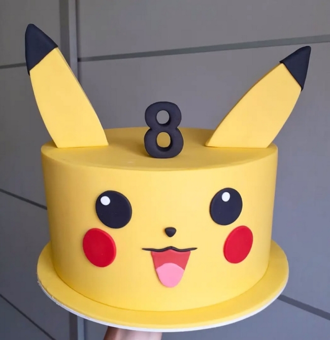 8 bolo Pikachu em pasta americana @kamaricakes