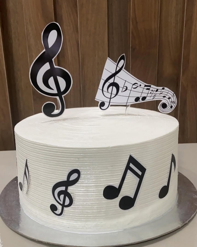 1 bolo simples notas musicais @ellentortasedoces