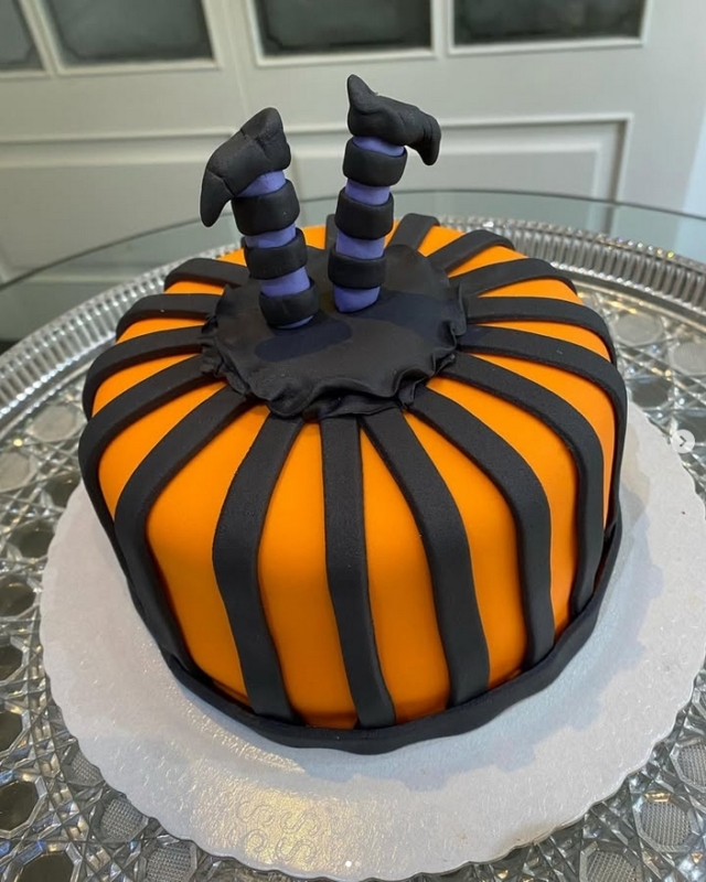 14 bolo de bruxa halloween @patriciatimotheodacosta bolos