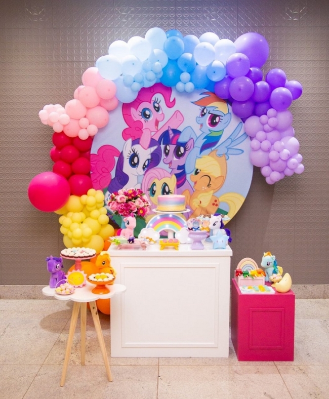 17 festa My Little Pony com balões @detalhes sobre a mesa