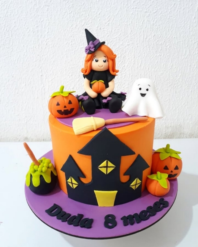 18 bolo bruxinha em pasta americana @arcoirisconfeitaria