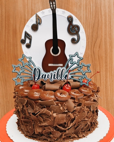 19 bolo chocolate com notas musicais @deborazigante