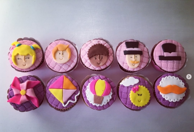 20 cupcake Mundo Bita rosa @jaquecamposconfeitaria