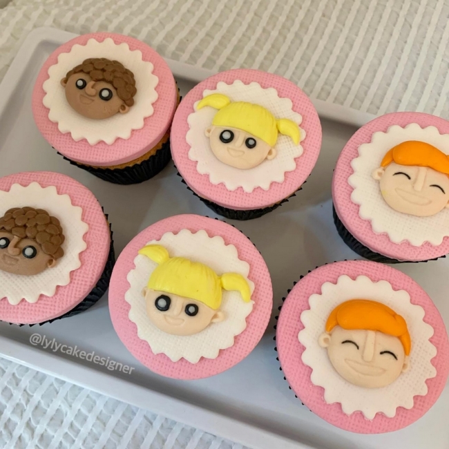 21 cupcake Mundo Bita rosa @lylycakedesigner