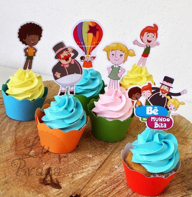 28 cupcake Mundo Bita com topper @lubragabolosdecorados