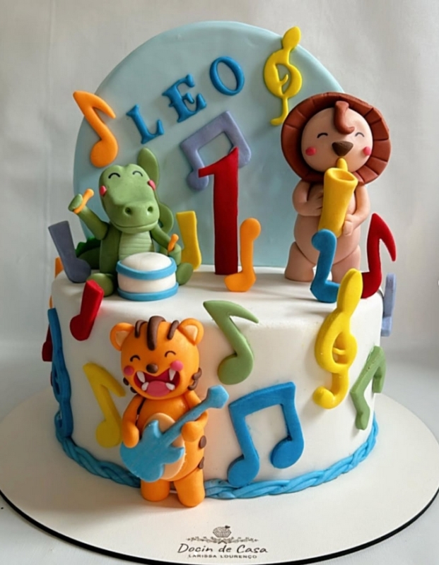 31 bolo infantil decorado com notas musicais @lariplourenco