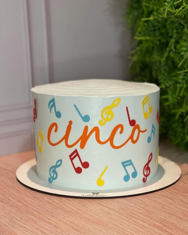 32 bolo infantil com notas musicais @leadocicaduss