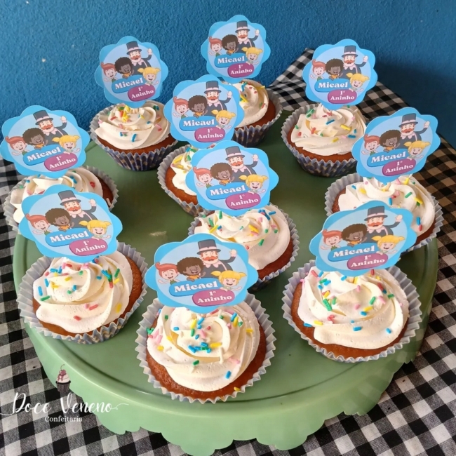 5 cupcake Mundo Bita chantininho @docevenenogeh