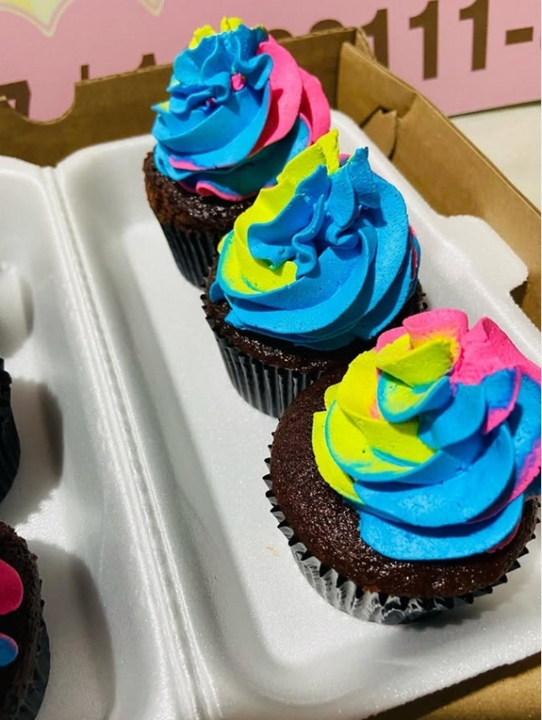 6 cupcake neon chantilly @lascomadres pinda