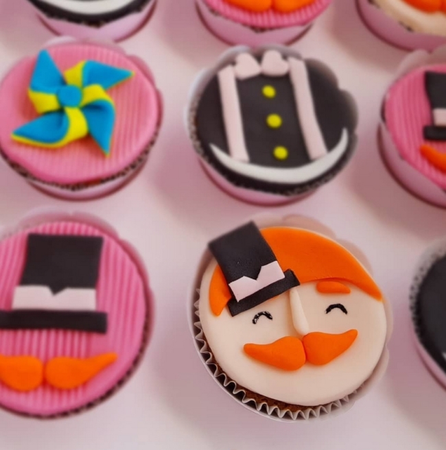 8 cupcake Mundo Bita pasta americana @dealiciass