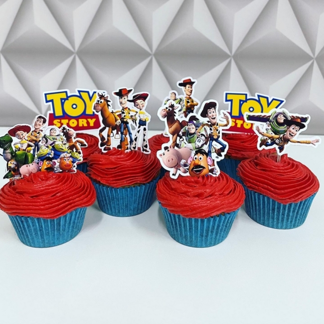 18 cupcake Toy Story com toppers @mariloveconfeitaria