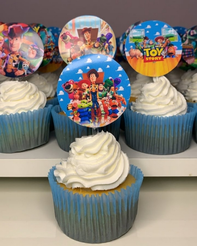 2 cupcake Toy Story @zenildasilvva
