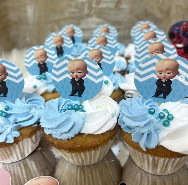 2 cupcake simples Poderoso Chefinho @bakedbyar
