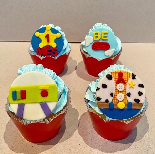 27 cupcake Toy Story mesversário @adocia